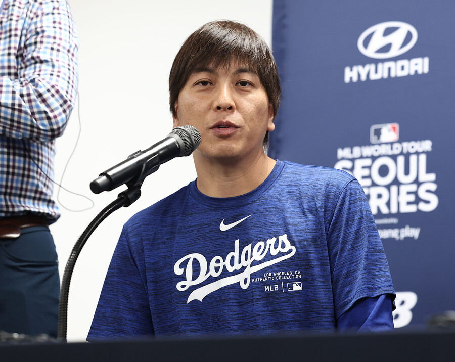 ▲ 오타니 쇼헤이의 통역 미즈하라 잇페이. 미즈하라는 최근 학력 위조 사실까지 알려져 충격을 안겼다. 불법도박에 절도, 학력 위조까지 모두 사실이면 회생이 불가한 수준이다.   ⓒ연합뉴스
