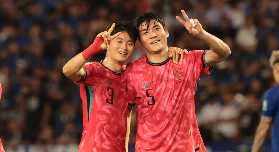 ▲ 한국 축구대표팀은 26일 오후 9시 30분(한국시간) 태국 방콕 라자망갈라 국립경기장에서 태국과 2026 국제축구연맹(FIFA) 북중미 월드컵 아시아 2차 예선 조별리그 C조 4차전에서 3-0으로 이겼다. 박진섭(오른쪽)은 코너킥 세트피스 이후 세번째 골을 넣었다 ⓒ연합뉴스