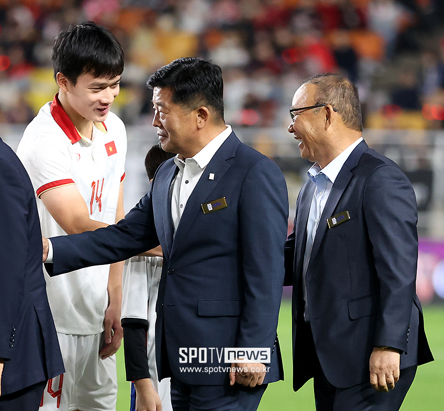 ▲ 베트남축구협회는 지난 26일 필립 트루시에 감독과 계약 해지를 결정했다. 최악의 성적 부진을 보여주면서 베트남은 다시 황금시대를 열었던 박항서 감독을 찾고 있다.  ⓒ곽혜미 기자