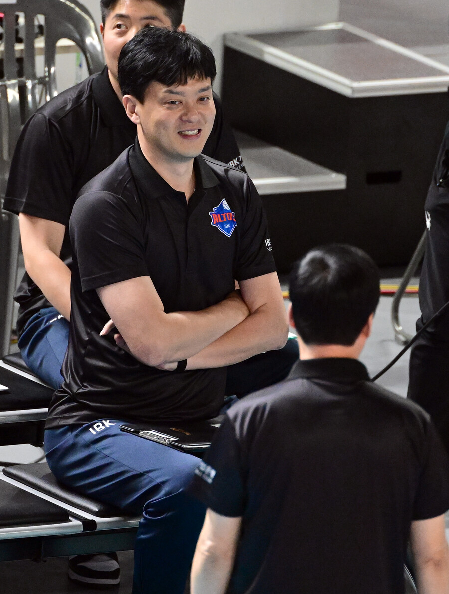 ▲ 올 시즌 IBK기업은행 수석코치로 활동했던 이영택 GS칼텍스 신임 감독 ⓒKOVO