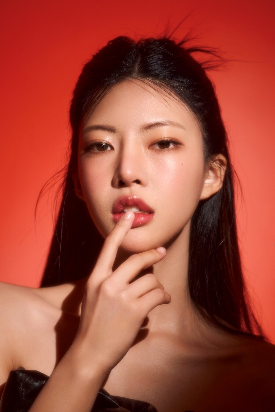 '군자 제니' 허시원, 새 프로필로 뽐낸 팔색조 매력