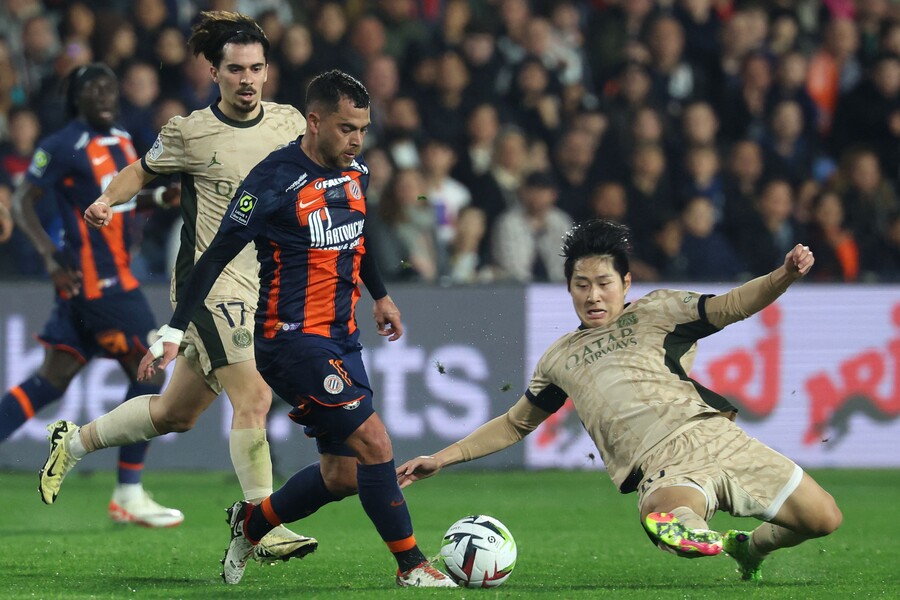 ▲ PSG 이강인이 팀 동료들에게 능력을 인정받았다. 팀원들로부터 패스 정확도와 넓은 시야에 있어 팀 최고라는 평가를 들어 신뢰 속에 마르세유전을 준비할 수 있게 됐다. ⓒ 연합뉴스/AFP