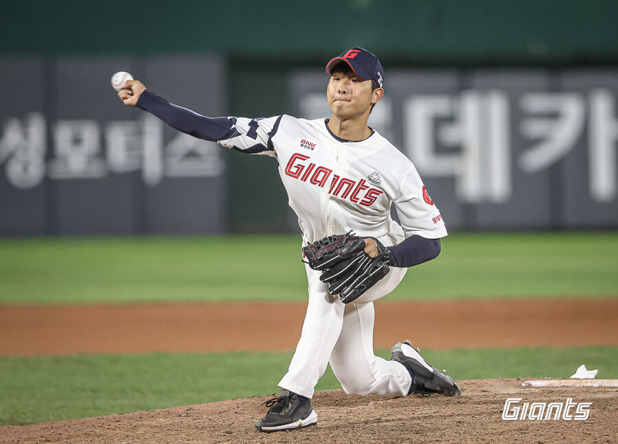 ▲ LG와 롯데는 30일 우강훈(사진)과 손호영의  일대일 트레이드가 성사됐다고 공식 발표했다. 이번 트레이드는 내야수가 필요했던 롯데, 상대적으로 내야에 여유가 있었던 LG와 밸런스가 맞으면서 성사됐다. ⓒ롯데자이언츠