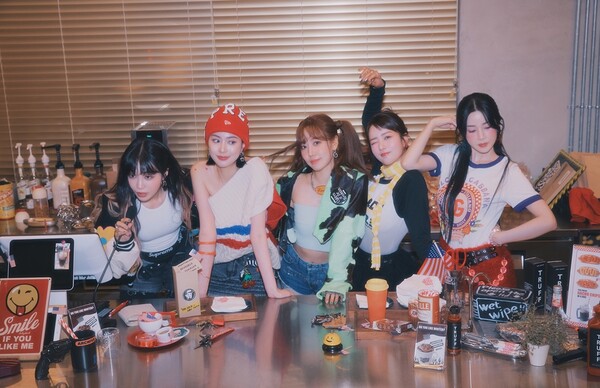 ▲ 4월 19일 팬들을 위한 노래를 발표하는 에이핑크. 제공|초이크리에이티브랩