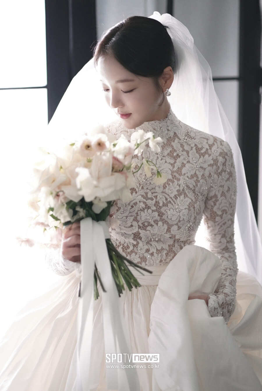 [포토]'골때녀 스트레인지인'에서 '5월의 신부'로 변신한 문지인