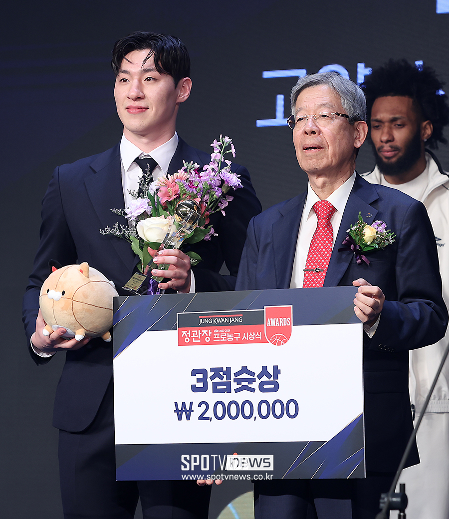 ▲ 고양 소노 이정현 김희옥 총재 ⓒ곽혜미 기자