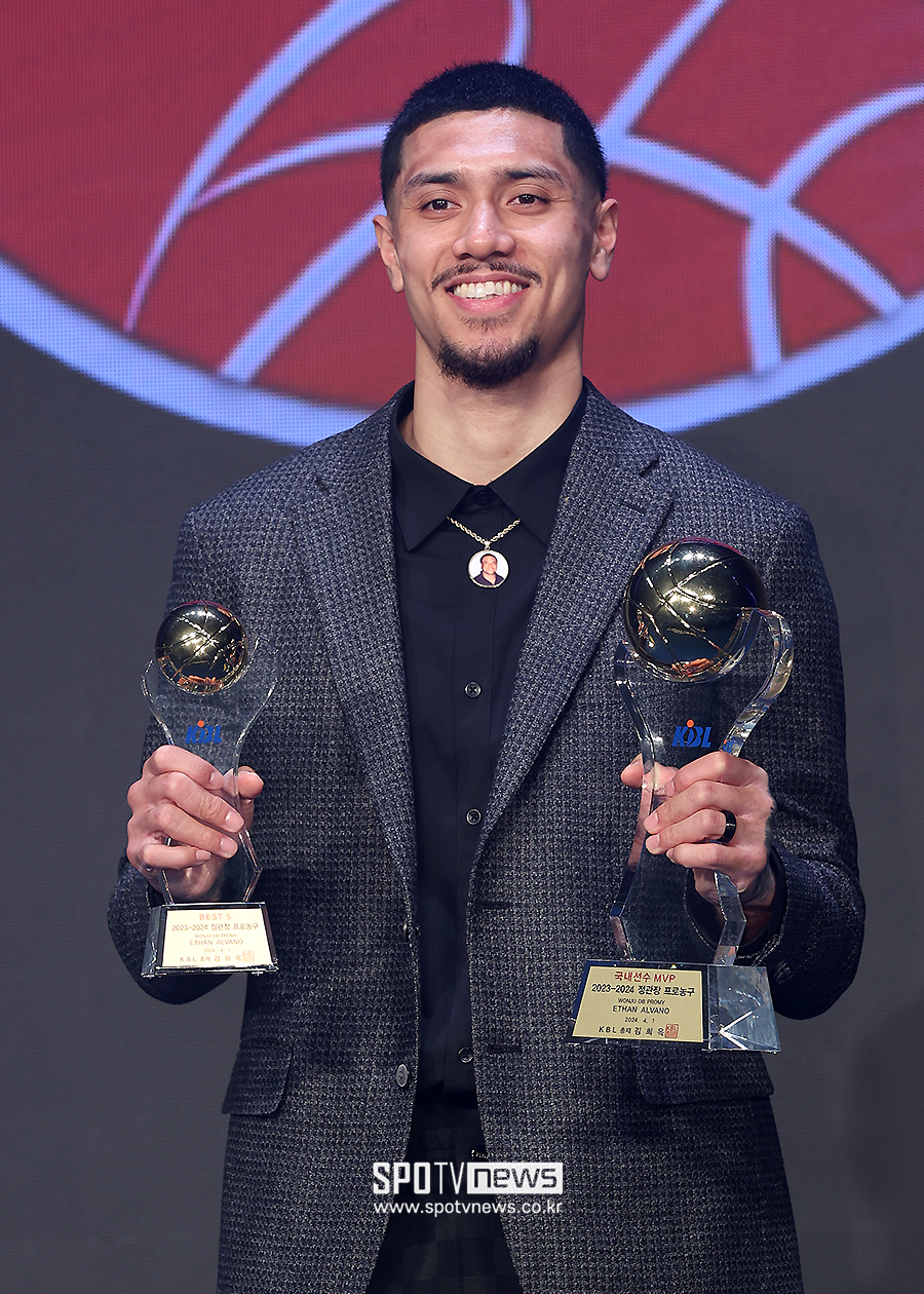 [포토S] '국내선수 MVP '이선 알바노, 미소 활짝!