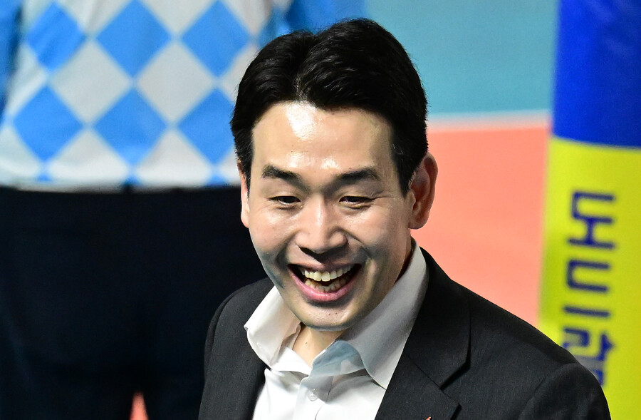 '7년 만에 봄배구 이끈' 고희진 감독, 정관장과 2+1년 재계약 [공식발표]