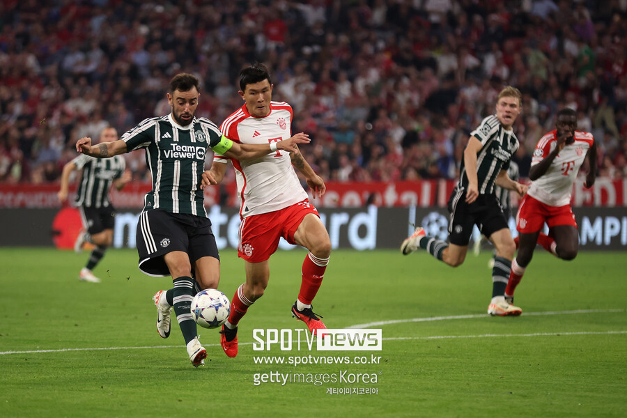 ▲ 2023-24 유럽축구연맹(UEFA) 챔피언스리그 조별리그에서 맨체스터 유나이티드 브루노 페르난데스를 수비하는 김민재.