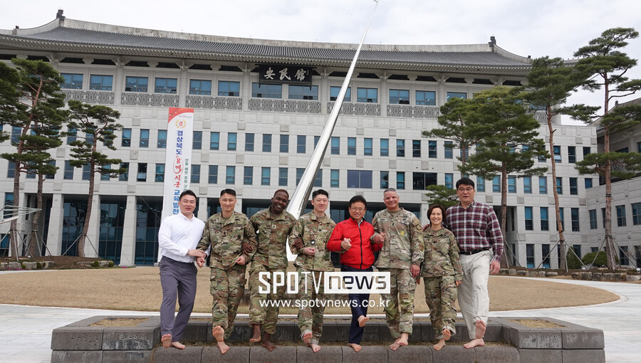 [포토S] 도청앞에서 찰칵! 이철우 경북도지사와 주한미군 장병들