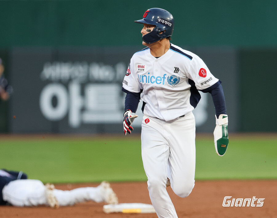 ▲ 두산 베어스에 반격하는 3루타를 날린 롯데 자이언츠 윤동희 ⓒ 롯데 자이언츠