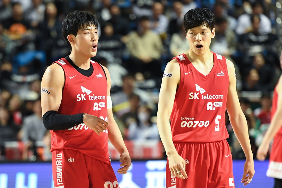 ▲ 오재현과 김선형(왼쪽부터) ⓒ KBL