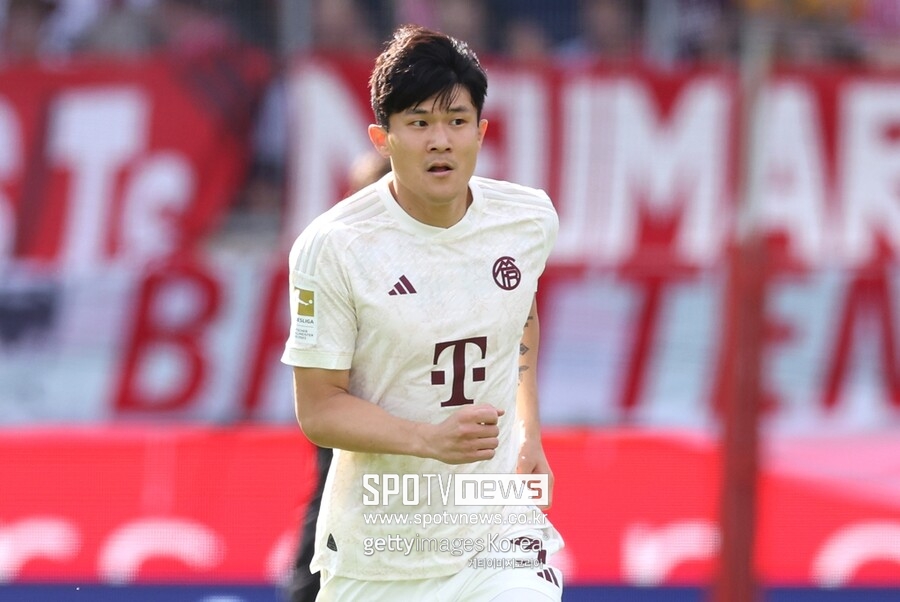 ▲ 2023-24시즌 독일 분데스리가 28라운드 FC 하이덴하임과의 원정을 통해 5경기 만에 선발로 복귀한 김민재가 바이에른 뮌헨 선수 중 유일하게 최저 평점을 받았다. 김민재가 3실점에 모두 관여하면서 최근에 뛰지 못했던 이유를 최악의 방식으로 증명하고 말았다.