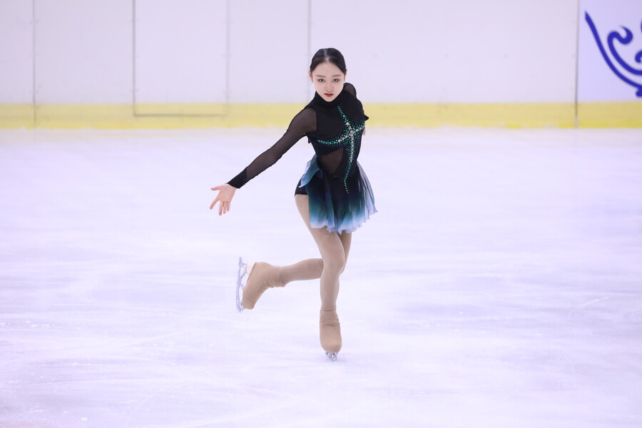 급성장 피겨 영재 김채연, 김연아 품에 안겼다…올댓스포츠와 매니지먼트 계약