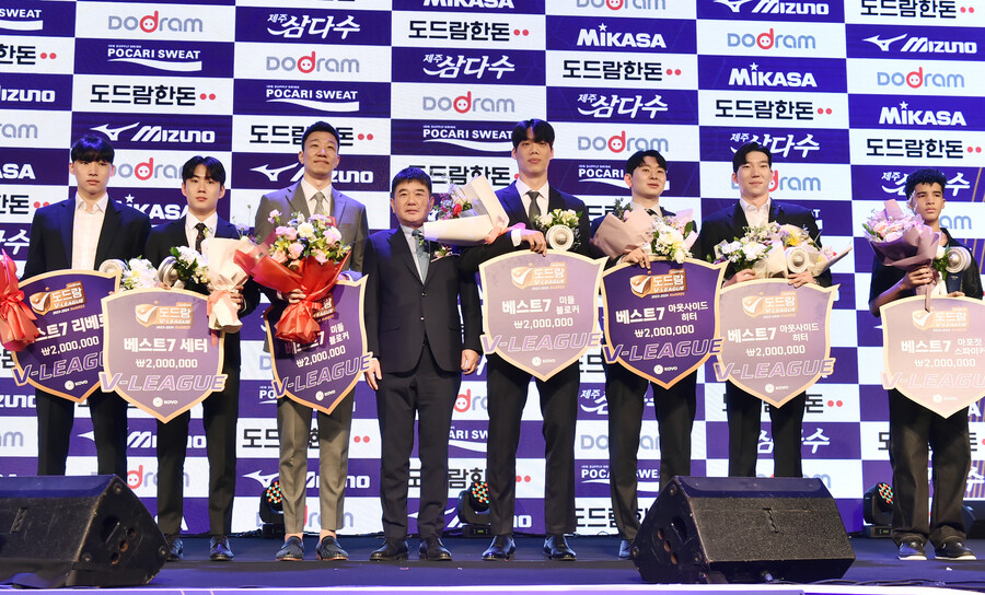 '은퇴는 없다' 김연경, 현역 연장 결정…역대 최다 MVP 6회 수상 금자탑