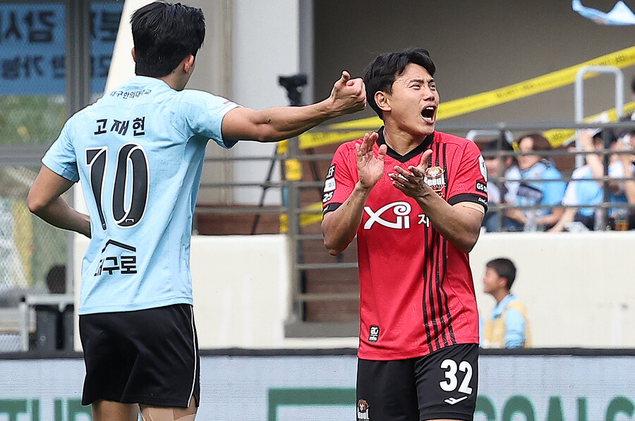 ▲ 대구FC전에서 골망을 흔들었던 FC서울 공격수 조영욱, 비디오 판독(VAR)로 취소 됐고 아쉬움을 감추지 못했다. ⓒ연합뉴스