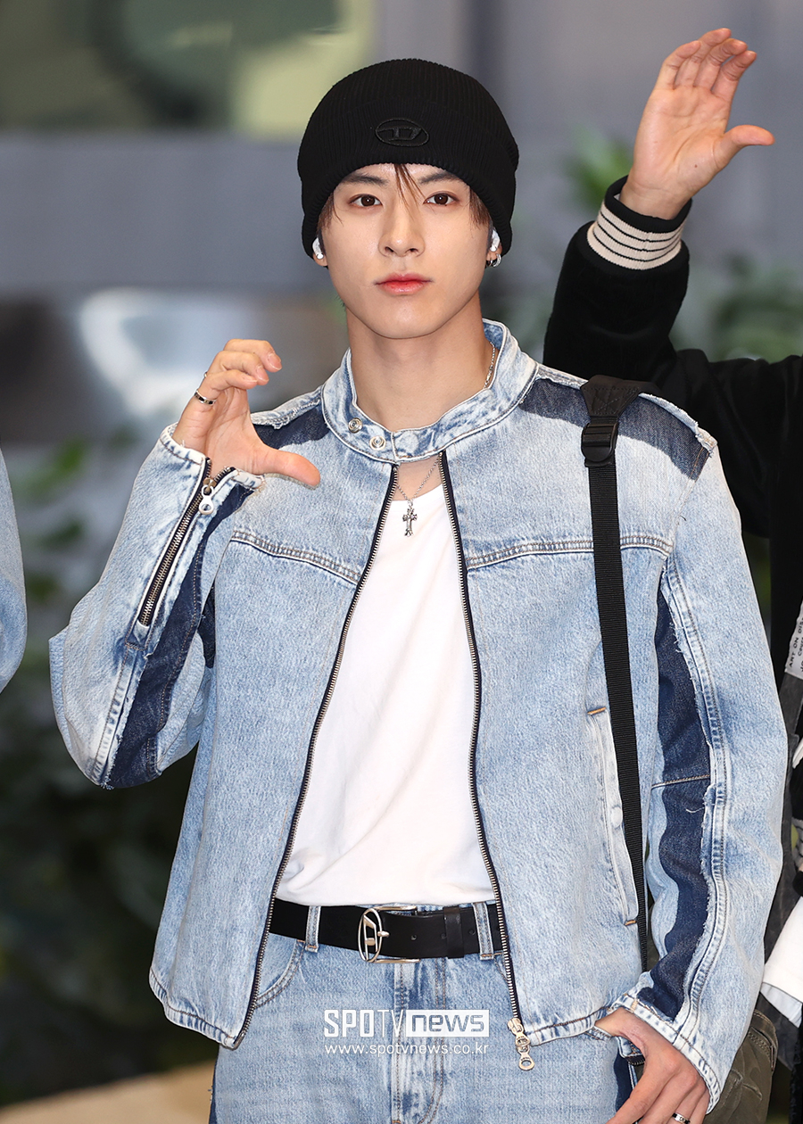 [포토S] 더보이즈 에릭, '하트도 파워풀'