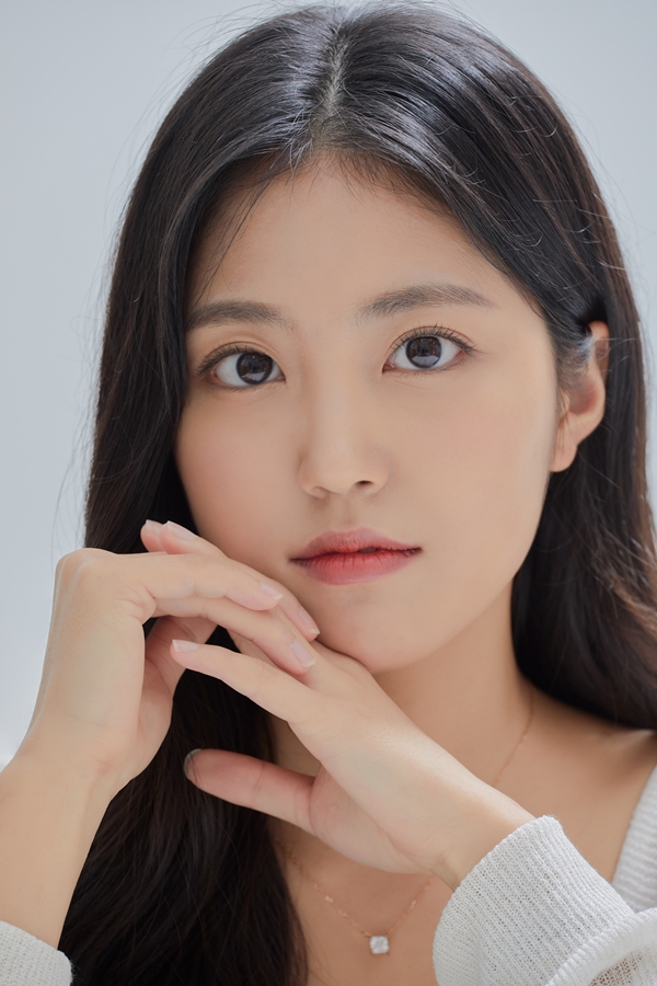 ▲ 넘버원이앤엠과 전속계약을 맺은 강지은. 제공|넘버원이앤엠