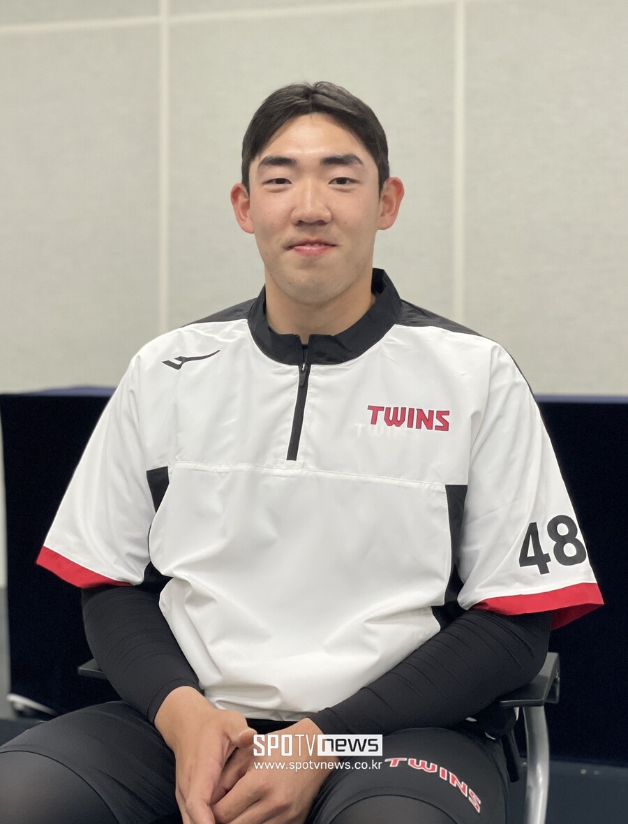▲ LG 신인 진우영은 9일 데뷔 후 처음 1군에 등록됐고 곧바로 데뷔전까지 치렀다. 광주까지 찾아온 부모님 앞에서 치른 데뷔전, 결과는 2이닝 2실점이었다. 염경엽 감독은 10일 진우영을 1군에서 말소하면서도 긍정적인 면을 발견했다고 말했다. ⓒ 신원철 기자