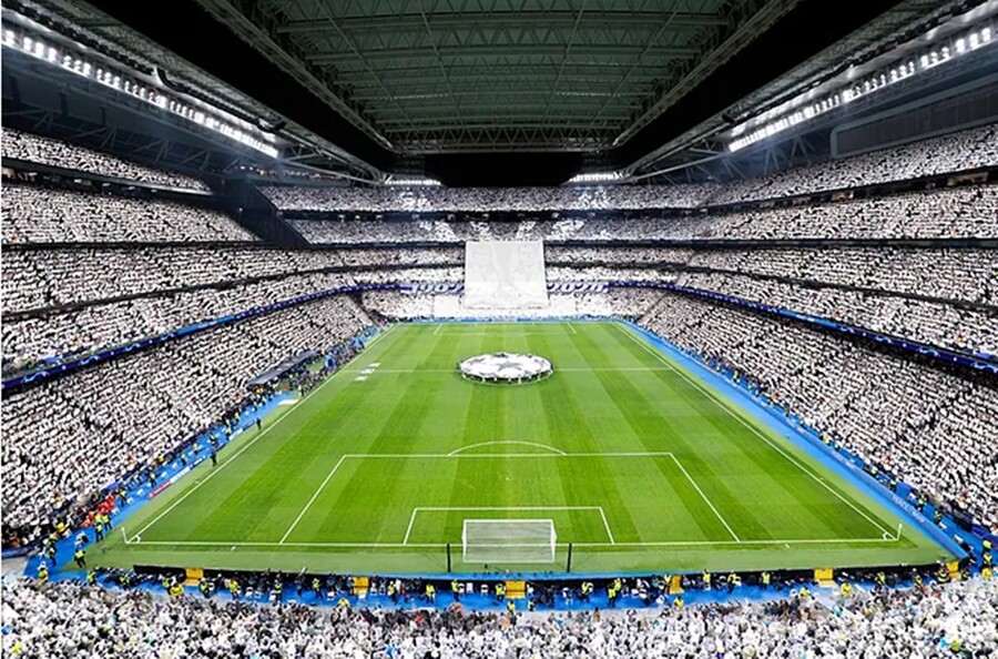 ▲ 오는 10일 스페인 마드리드 산티아고 베르나베우에서 레알 마드리드와 맨체스터 시티의 UEFA 챔피언스리그 8강 1차전이 펼쳐진다. 홈팀 레알 마드리드는 홈구장을 하얀색으로 도배하기 위해 팬들에게 흰색 아이템을 착용하고 와줄 것을 특별히 당부했다. ⓒ 마르카
