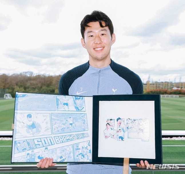 ▲ 영국 매체 '원스포츠원'이 1882년 창단 이래 최고의 활약을 했던 토트넘 역대 베스트 11명을 뽑았다. 골키퍼부터 공격수까지 나열됐는데 해리 케인, 가레스 베일은 있었지만 손흥민은 보이지 않았다. 하지만 글로벌 스포츠 매체 ‘디 애슬레틱’을 포함한 다수가 “토트넘 캡틴인 손흥민은 구단 레전드라는 건 의심의 여지가 없다”라고 주장하고 있다