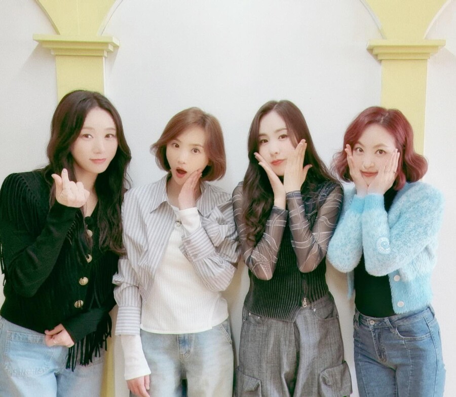 '불화설NO' 베이비복스, 윤은혜 빠진 팀 셀카 "담엔 막둥이도 함께"