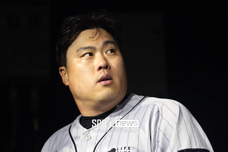 "식빵 욕을" 美도 감탄한 류현진 마구, 어느 정도길래…韓 최고액 타자도 좌절했다