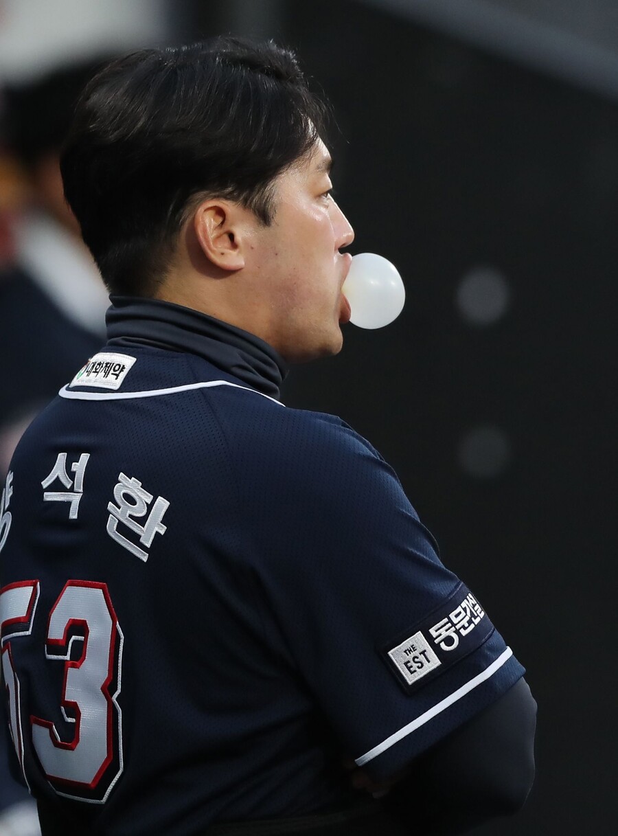 '퇴근 반납' 김한수 코치, 왜 양석환에게 깜짝 놀랐을까…"처음 있는 일이라고"