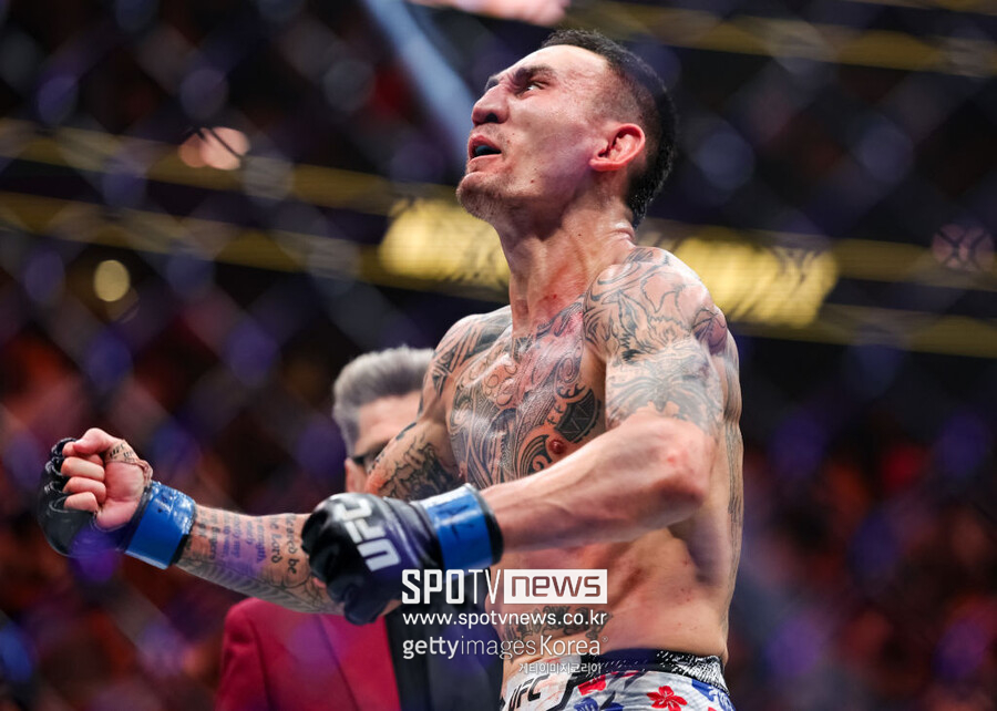 할로웨이, 종료 1초 남기고 개이치에게 실신 KO승…UFC BMF 타이틀 차지