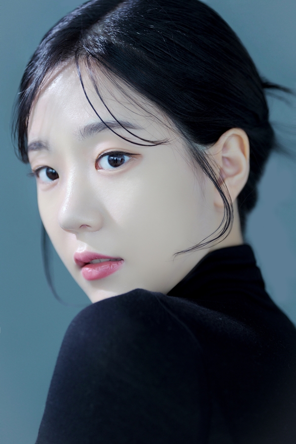 ▲ 서광재, 강지은 등이 소속된 넘버원이앤엠과 전속계약을 맺은 하유하. 제공|넘버원이앤엠