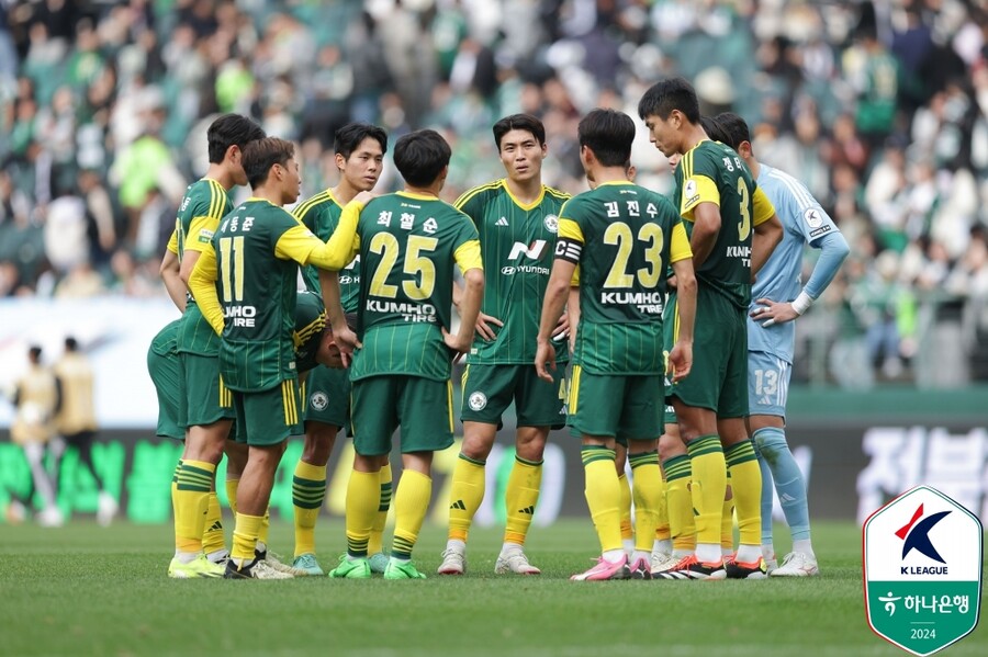 ▲ 울산 HD가 오는 17일 요코하마 F.마리노스를 상대로 2023-24 AFC 챔피언스리그 4강 1차전을 펼친다. 울산의 4강 성적에 따라 2025년 클럽월드컵 출전권에도 지대한 영향을 미쳐 여러모로 관심이 쏠린다. ⓒ한국프로축구연맹