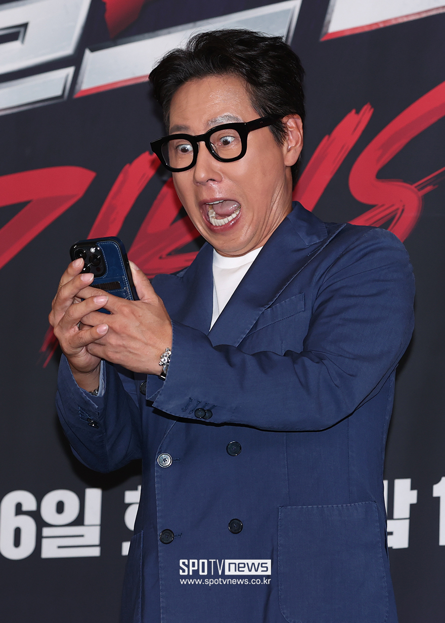 '걸스온파이어' 윤종신 "남녀공학에서 여학교 교장 된 느낌, 女참가자들 확실히 달라"