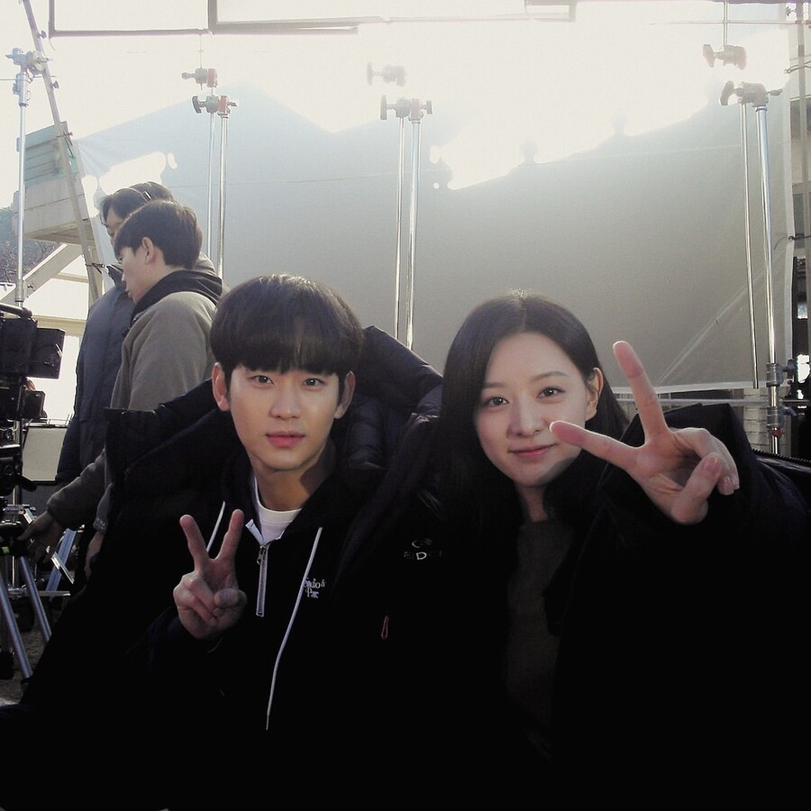 10대라 해도 믿겠어…곽동연이 찍은 김수현·김지원 '백홍 투샷'