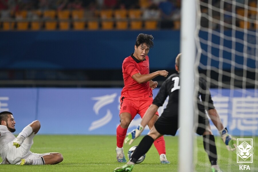 [U-23 아시안컵] '안재준 골 VAR 취소→매섭게 몰아친' 황선홍호, UAE와 0-0 전반종료 
