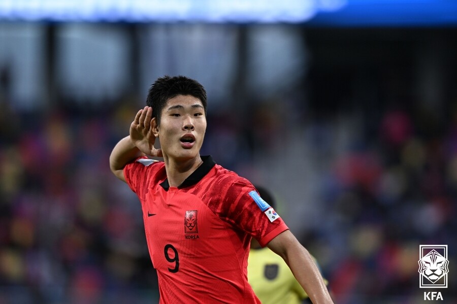 [U-23 아시안컵] '황금 뚝배기' 이영준 천금 결승골…황선홍호, UAE 1-0 제압 '첫 승 신고'