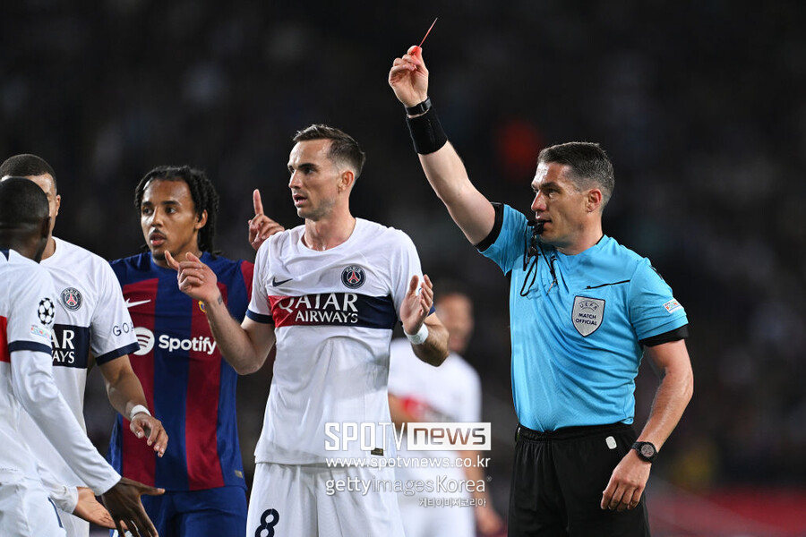 ▲ 파리 생제르맹(PSG)은 17일(한국시간) 스페인 바르셀로나의 에스타디 루이스 콤파니스에서 열린 2023-24시즌 유럽축구연맹 챔피언스리그(UCL) 8강 2차전에서 FC바르셀로나에 4-1 대승을 거뒀다. PSG는 결국 1,2차전 합산 스코어 6-4로 바르셀로나를 제치고 4강 진출에 성공했다.