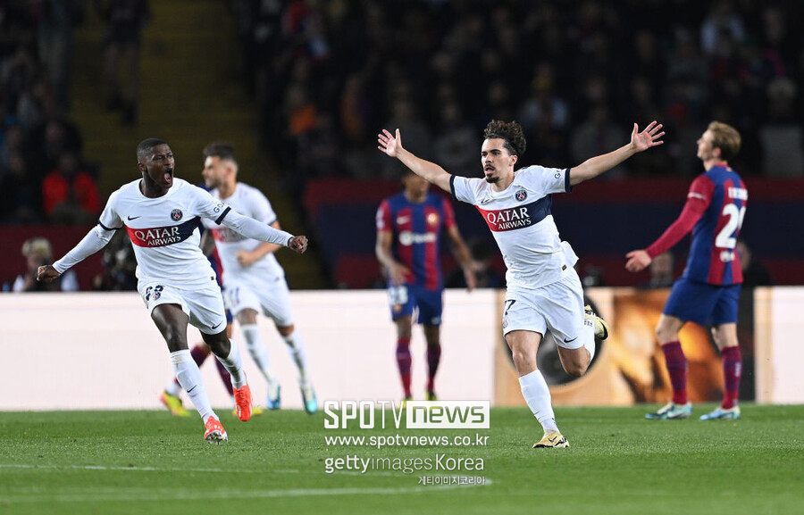 ▲ 파리 생제르맹(PSG)은 17일(한국시간) 스페인 바르셀로나의 에스타디 루이스 콤파니스에서 열린 2023-24시즌 유럽축구연맹 챔피언스리그(UCL) 8강 2차전에서 FC바르셀로나에 4-1 대승을 거뒀다. PSG는 결국 1,2차전 합산 스코어 6-4로 바르셀로나를 제치고 4강 진출에 성공했다.