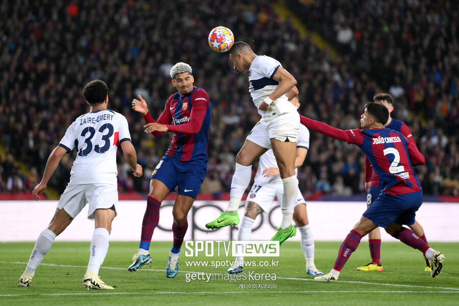 ▲ 파리 생제르맹(PSG)은 17일(한국시간) 스페인 바르셀로나의 에스타디 루이스 콤파니스에서 열린 2023-24시즌 유럽축구연맹 챔피언스리그(UCL) 8강 2차전에서 FC바르셀로나에 4-1 대승을 거뒀다. PSG는 결국 1,2차전 합산 스코어 6-4로 바르셀로나를 제치고 4강 진출에 성공했다.