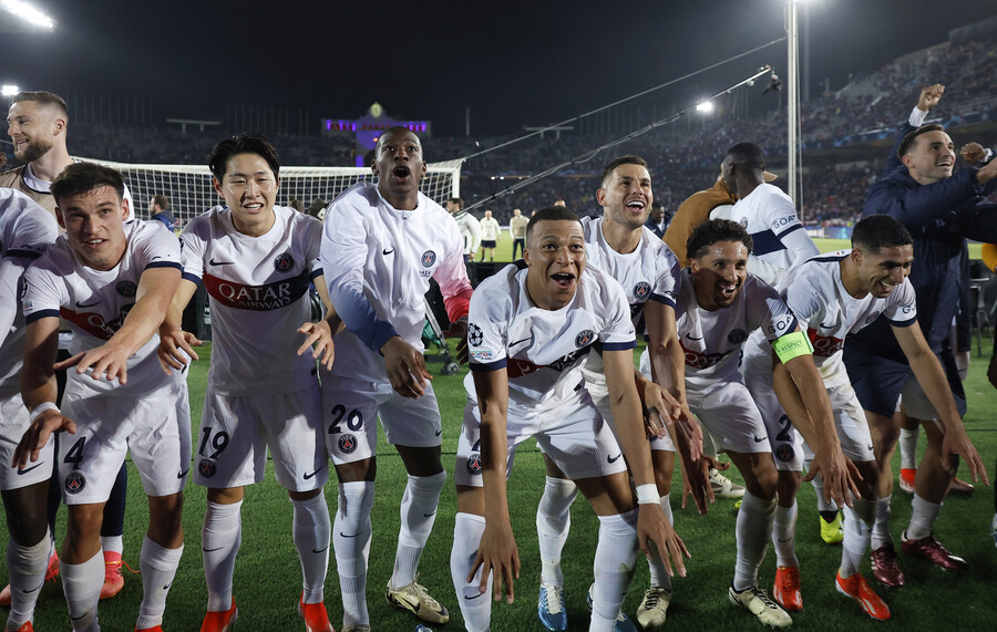 ▲ 파리 생제르맹이 FC바르셀로나를 꺾고 유럽축구연맹 4강에 진출했다. 이강인은 후반 교체 출전했고 킬리안 음바페는 두 골을 넣었다. ⓒ연합뉴스/REUTERS/AFP