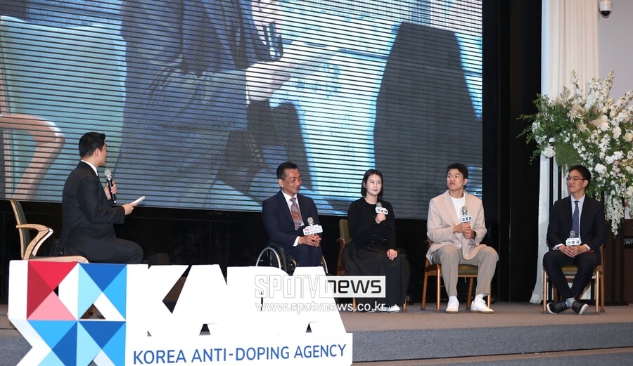 ▲ 홍석만 선수위원장 기보배 위원 김동현 위원 신문규 ⓒ곽혜미 기자