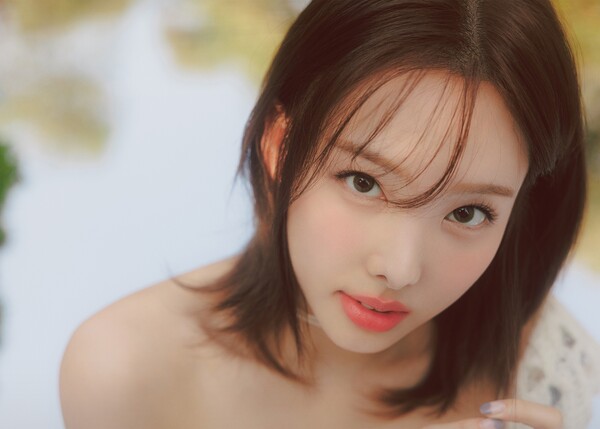▲ 여러 기관에 후원금을 기부한 나연. 제공|JYP엔터테인먼트