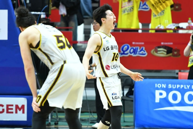 윤원상 극장 버저비터 성공 LG, KT에 4강 PO 2승1패…챔프전 진출 근접