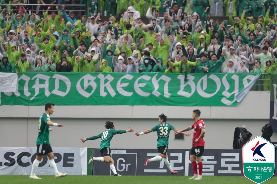 [현장 REVIEW]'전병관 환상 오버헤드킥 골' 전북, 서울 3-2로 꺾고 시즌 첫 연승 탔다