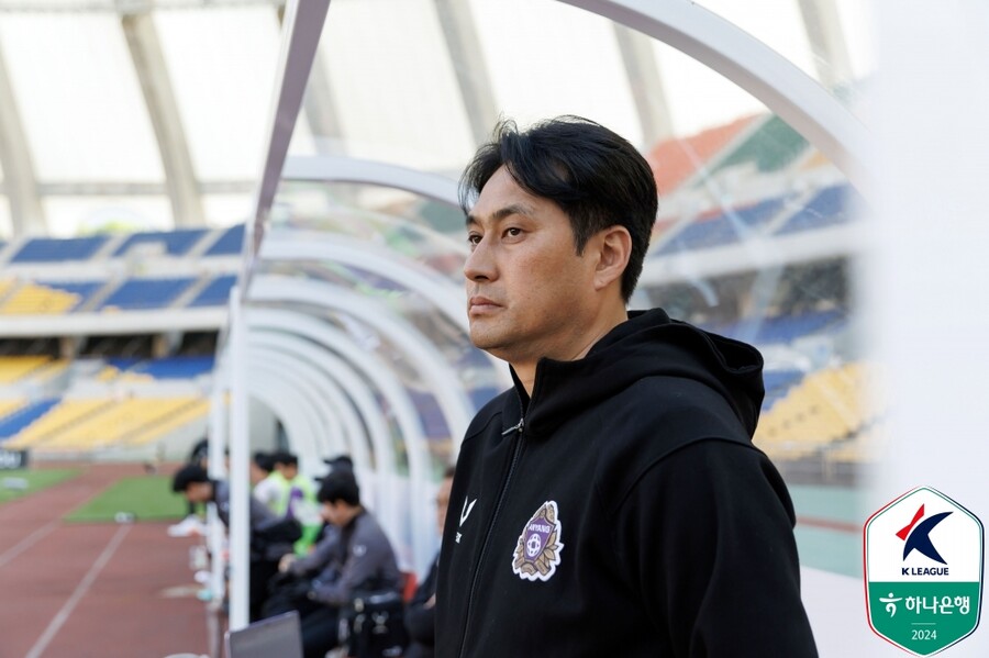 ▲ 수원 삼성 염기훈 감독(사진 위)과 FC안양 유병훈 감독(사진 아래). ⓒ한국프로축구연맹