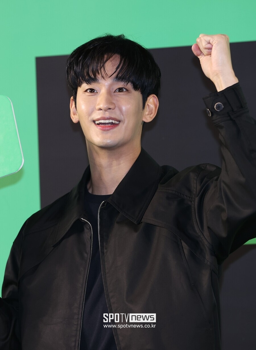 "아하하 차 막 부수던데"..김수현, '본캐' 김수맨은 딴판? '눈물의 여왕' 깨발랄 감상평