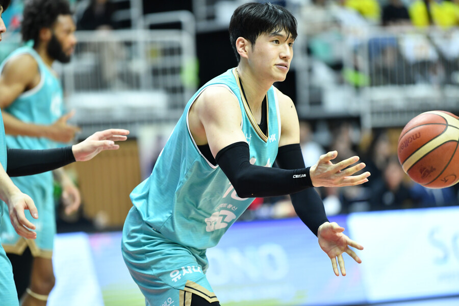 ▲ 수원 KT가 시리즈 2승 2패를 만들었다. ⓒKBL