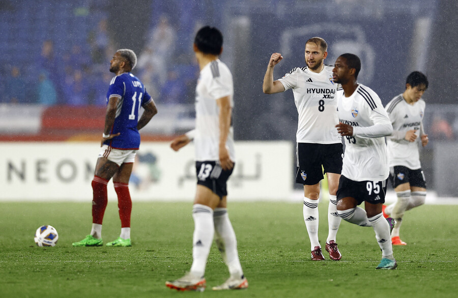 ▲ 울산 HD가 요코하마 F.마리노스와의 2023-24 아시아 축구연맹 챔피언스리그(ACL) 4강 2차전을 치렀다. ⓒ연합뉴스/REUTERS/AFP/AP