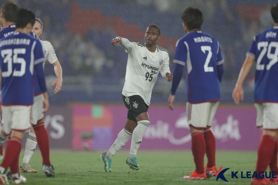 ▲ 울산 HD와 요코하마 F.마리노스의 2023-24 아시아 축구연맹 챔피언스리그(ACL) 4강 2차전. ⓒ한국프로축구연맹