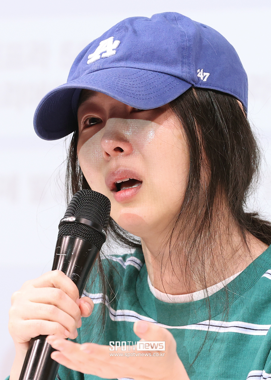 민희진 "뉴진스, 내가 캐스팅하고 브랜딩한 팀…하이브 반성해야" 눈물