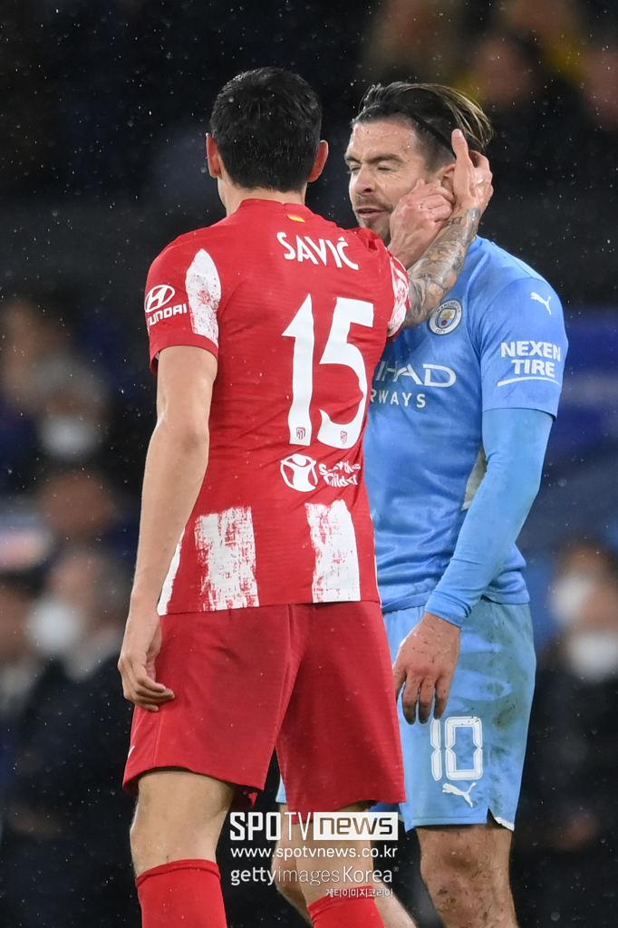 ▲ 2021-22 유럽축구연맹 챔피언스리그 8강 2차전에서 격하게 싸웠던 맨체스터 시티 잭 그릴리쉬와 아틀레티코 마드리드 스테판 사비치.